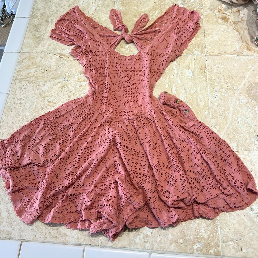 FREE PEOPLE dusty rose romper with pockets!